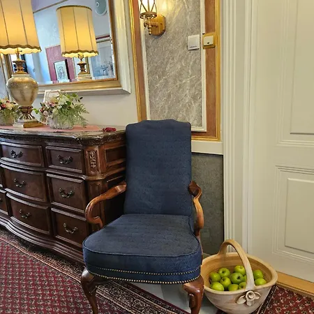 Vansvel Boutique 8 アパート