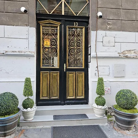 Vansvel Boutique 8 *