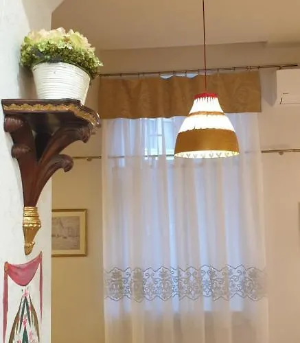 Vansvel Boutique 8 *